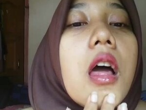 Bokep Indo - bokep hijab- hijab membayangankan menyentuh kontol dengan mulutnya 
